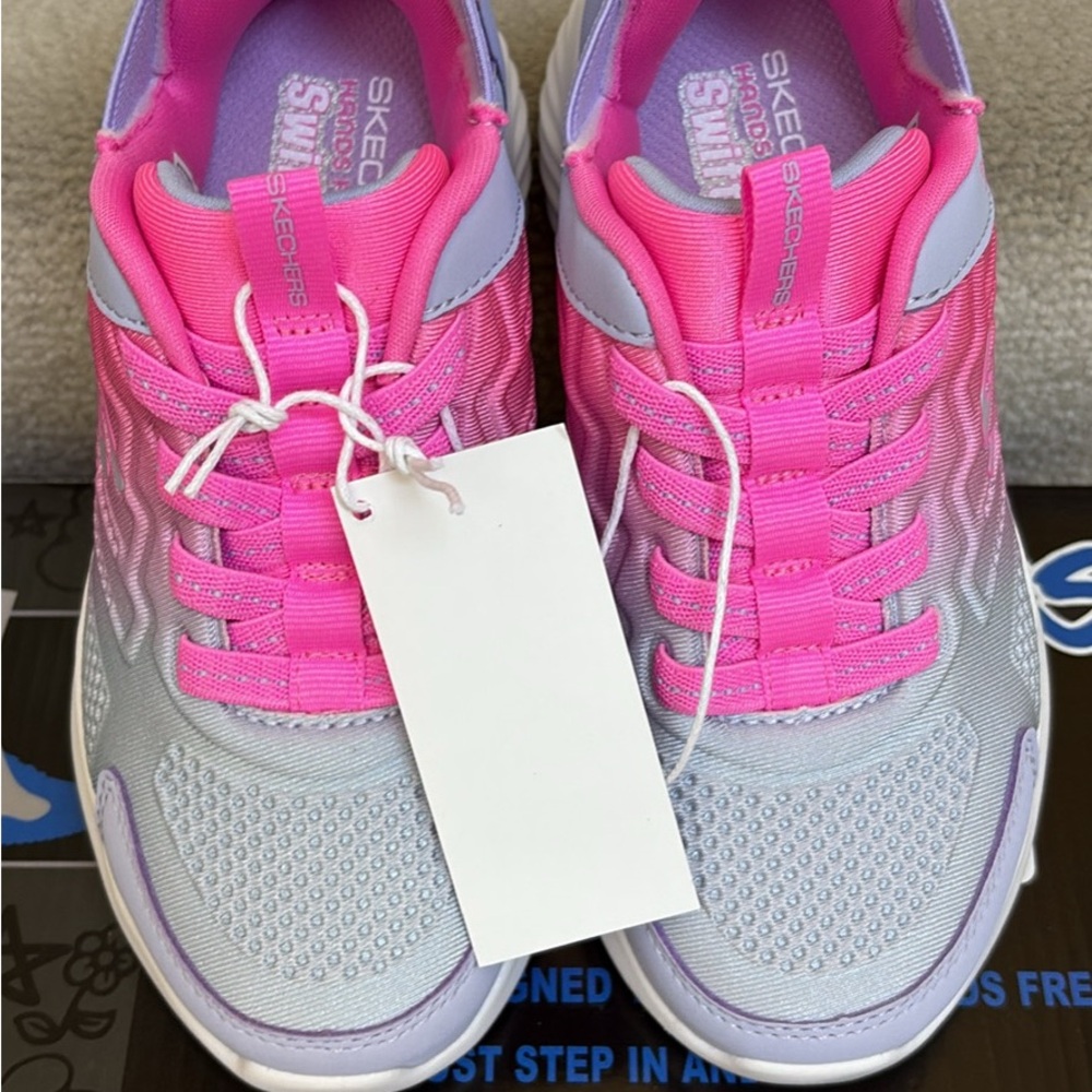 NWT Girls Skechers Slip On Sneakers